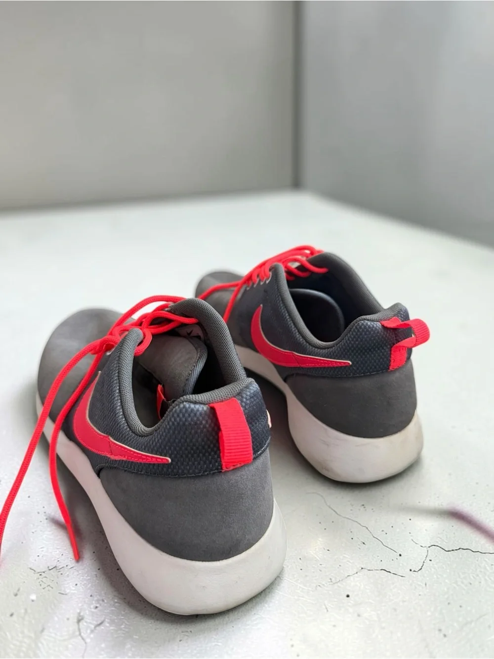 Nike - Roshe - Kids Size 7- Charcoal Gray Sneakers with Neon Swoosh